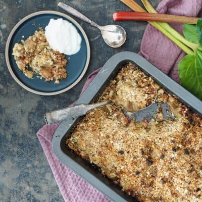 Rabarbercrumble med marcipan