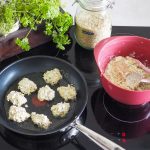 Risfrikadeller med feta opskrift