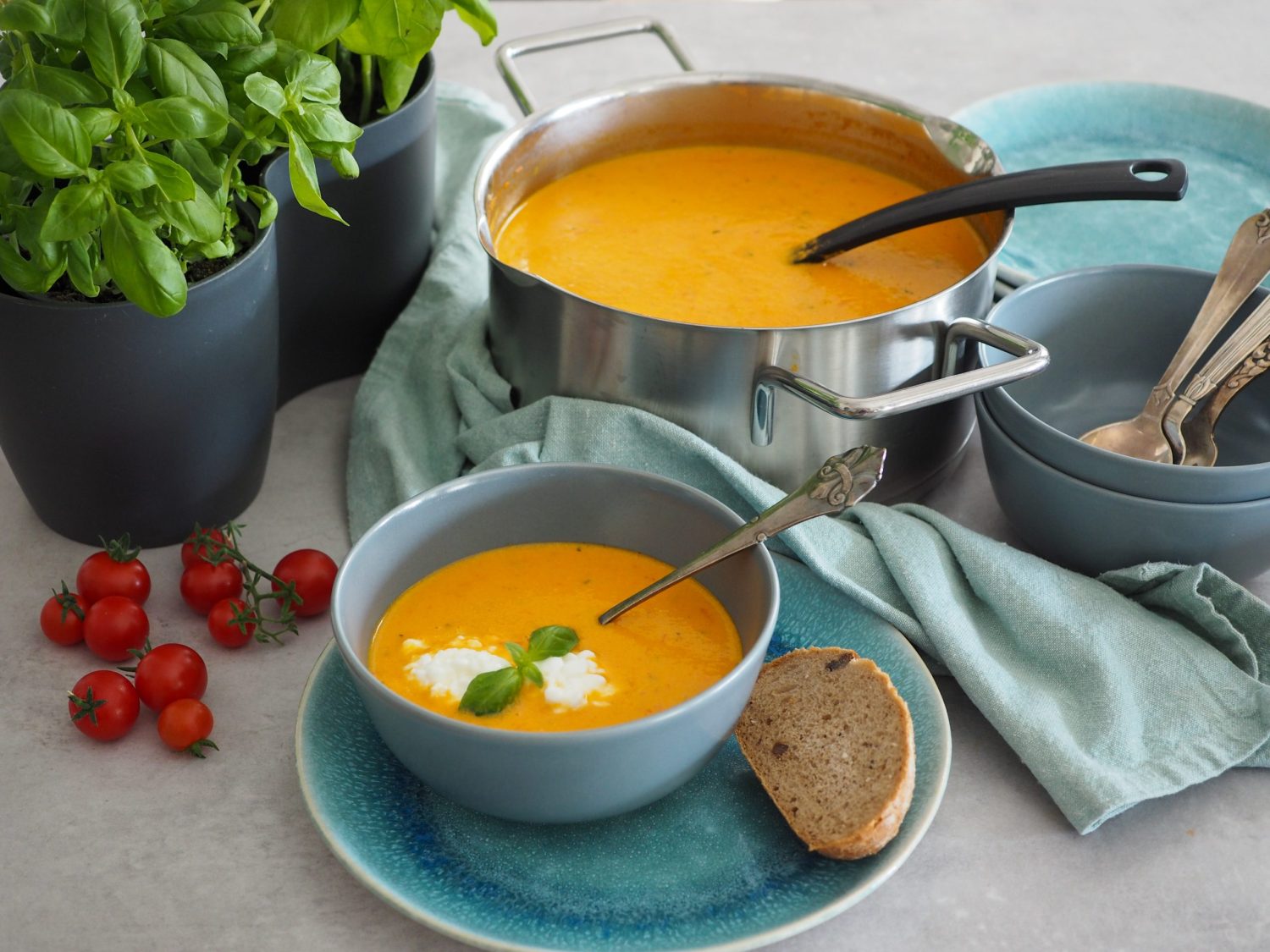 Den bedste tomatsuppe med friske tomater og Home by Bianca