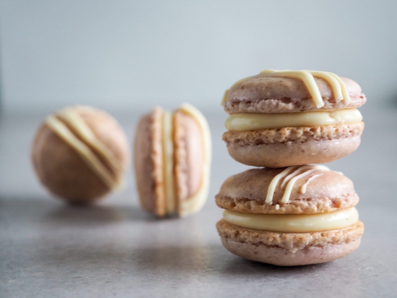 Hindbær macarons med frysetørrede hindbær